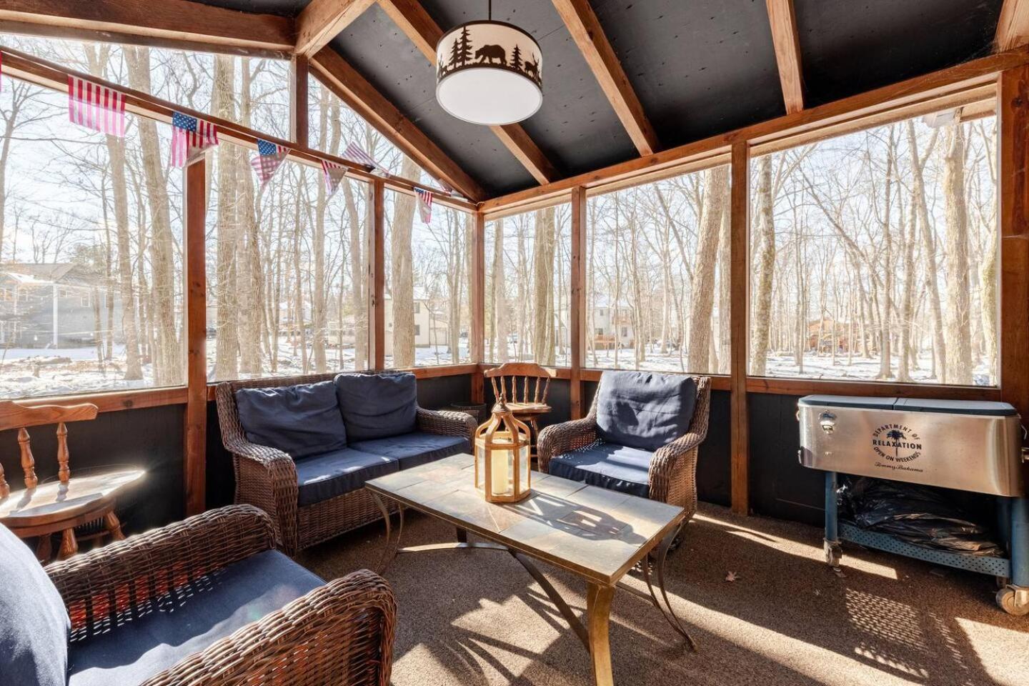 Cozy Cabin At Poconos With Hot Tub And Fire Pit East Stroudsburg Extérieur photo