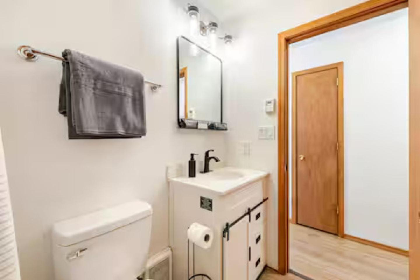 Cozy Cabin At Poconos With Hot Tub And Fire Pit East Stroudsburg Extérieur photo