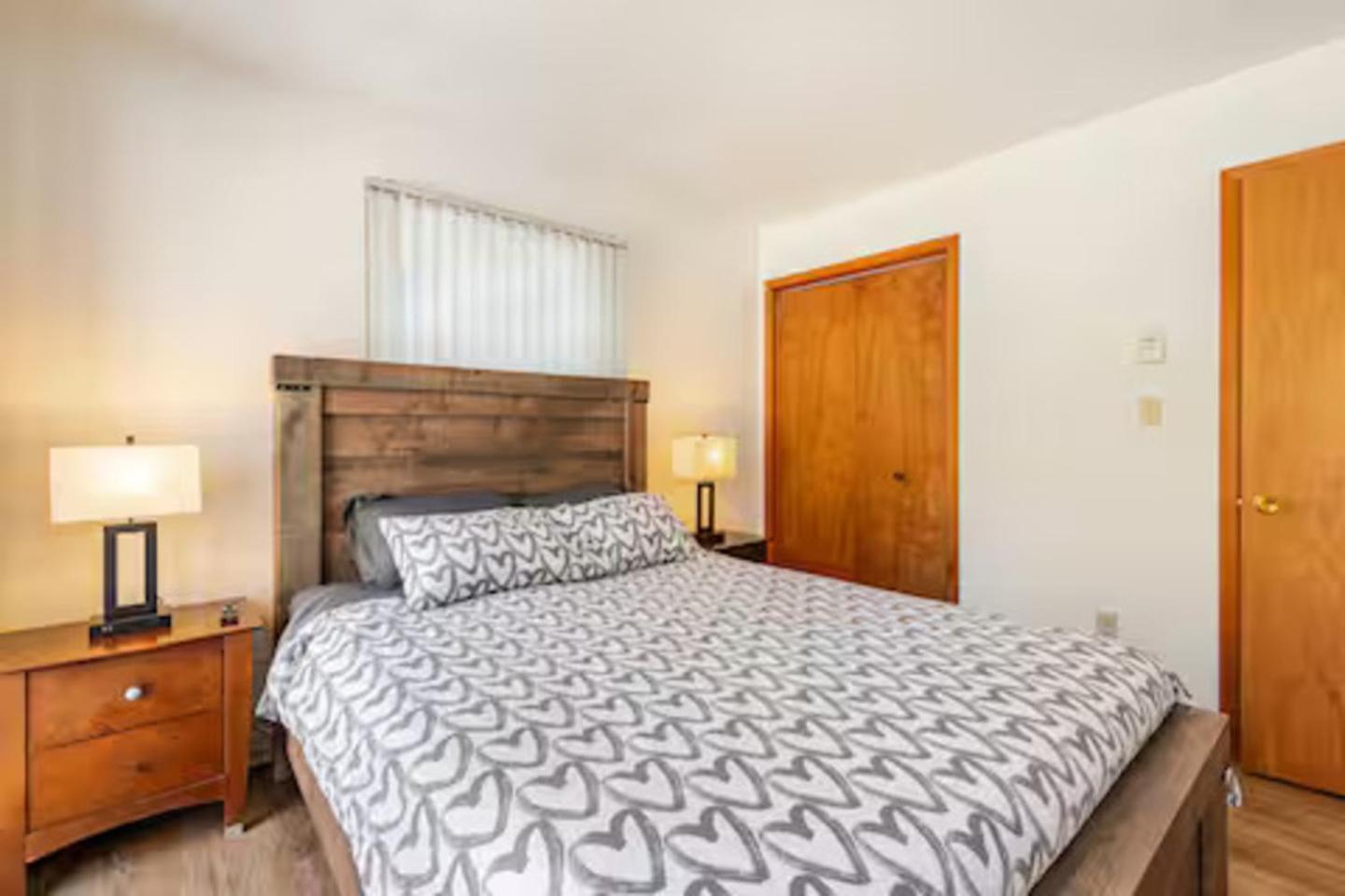 Cozy Cabin At Poconos With Hot Tub And Fire Pit East Stroudsburg Extérieur photo
