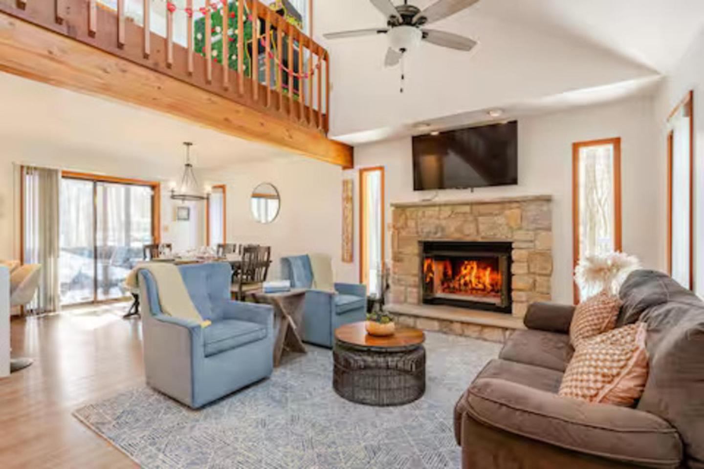 Cozy Cabin At Poconos With Hot Tub And Fire Pit East Stroudsburg Extérieur photo